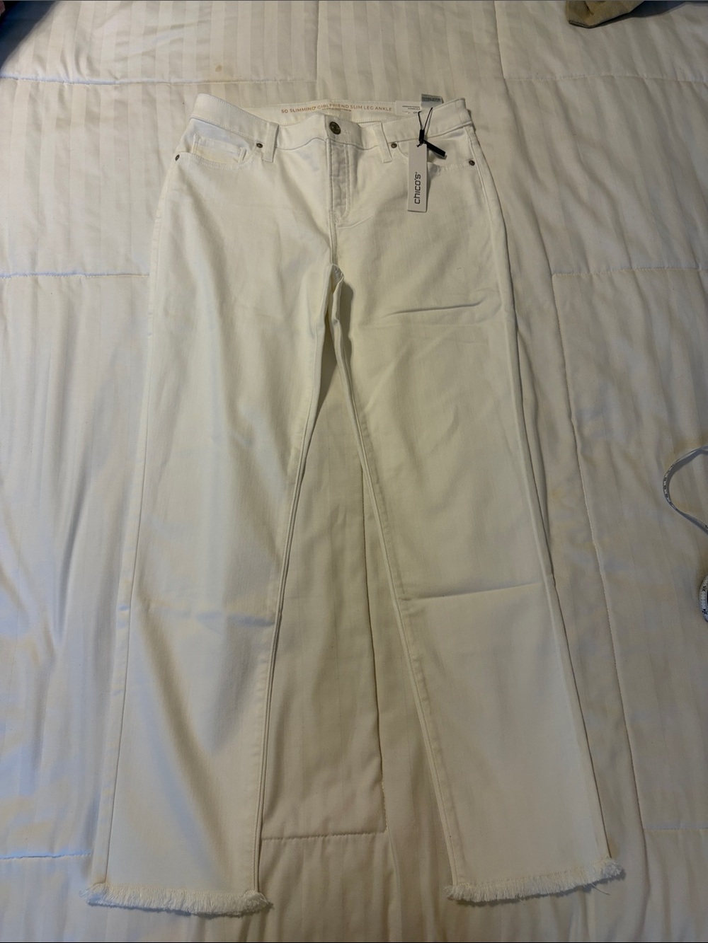 Chicos So Slimming Girlfriend Slim leg White ankle Jeans- NWT